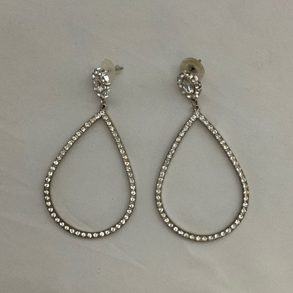 Elegant Silver Teardrop Earrings - Picture 4 of 5